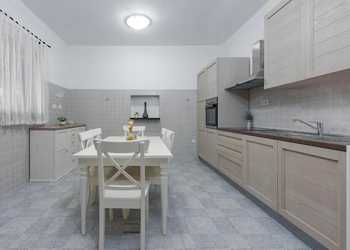 Casa de Férias Awesome Home In Zadar With Kitchen