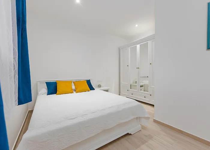 Awesome Home In Zadar With Kitchen Casa de Férias *