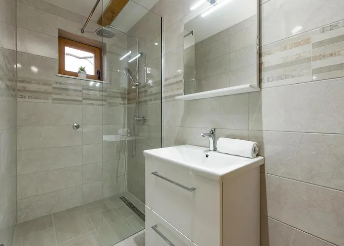 Awesome Home In Zadar With Kitchen