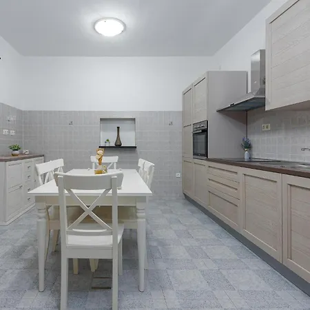 Ferienhaus Awesome Home In Zadar With Kitchen