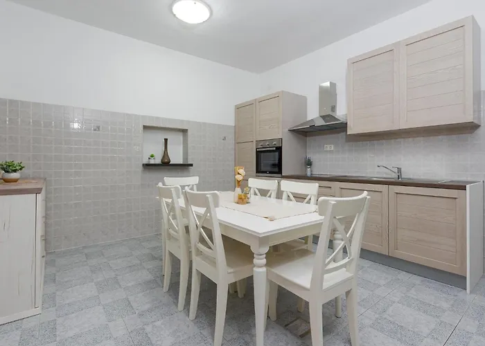 Awesome Home In Zadar With Kitchen Prázdninový dům Murvica (Policnik)